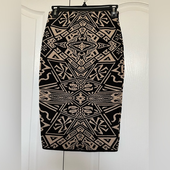 Gianni Bini Dresses & Skirts - Gianni Bini Black and Tan Patterned Pencil Skirt